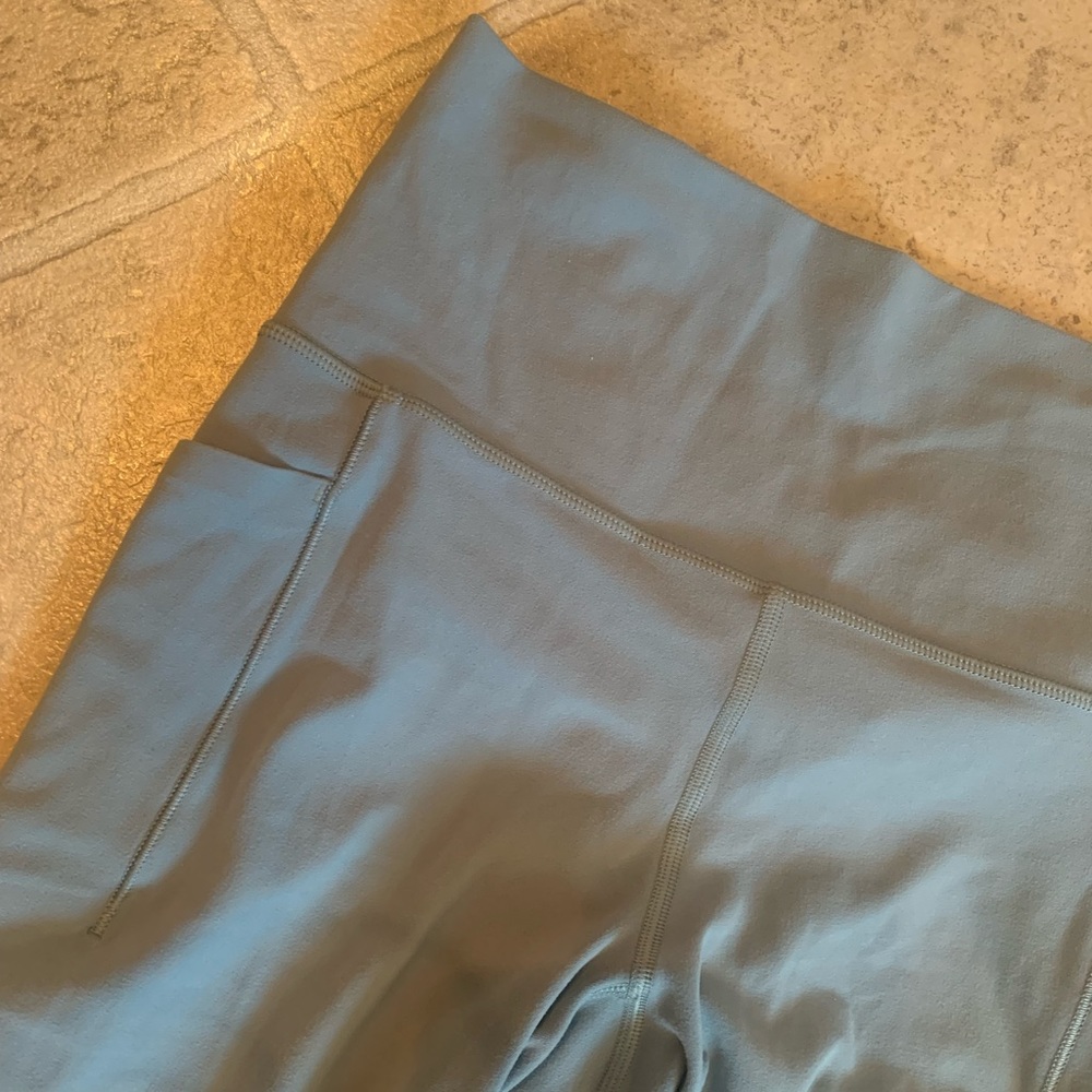 Athleta Salutation Stash Pocket II 7/8 Tight Leggings